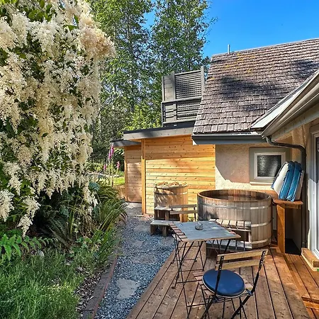 Manna House Apartment Denman Island Exterior photo