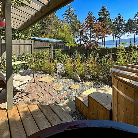 Manna House Apartment Denman Island Room photo