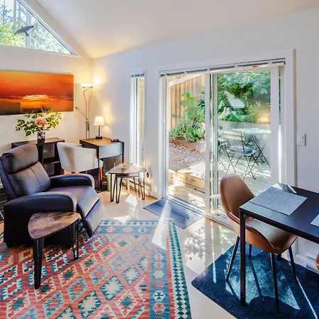 Manna House Apartment Denman Island Room photo